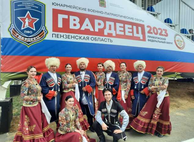 Артисты ансамбля «Казачья застава» выступили на закрытии смены лагеря «Гвардеец»